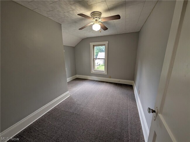 Building Photo - 486 Needham Ave