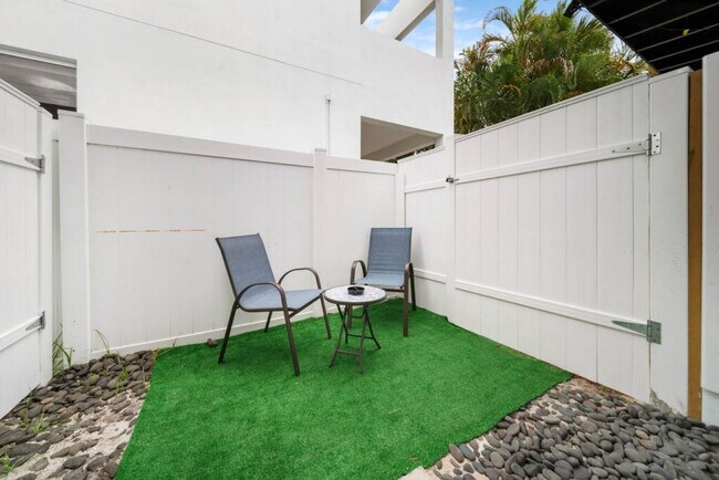 Building Photo - 820 NE 14th Ave