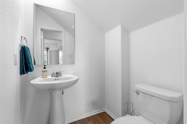 Building Photo - 432 Wolf Springs Rd