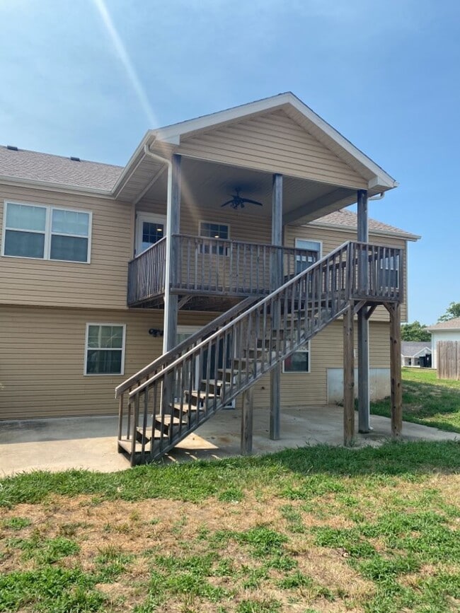 Building Photo - Gorgeous Custom 5 Bedroom, 3 Bathroom Home...