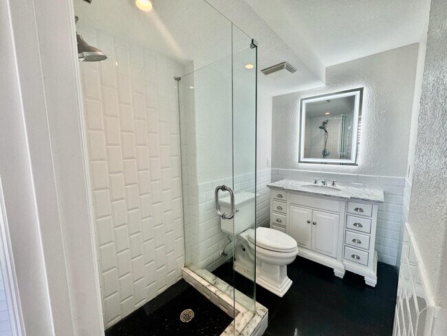 Building Photo - 13 Royal Palm Way