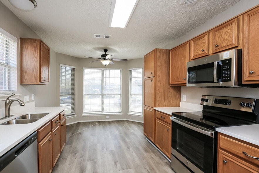 Building Photo - 5904 Heatherglen Terrace