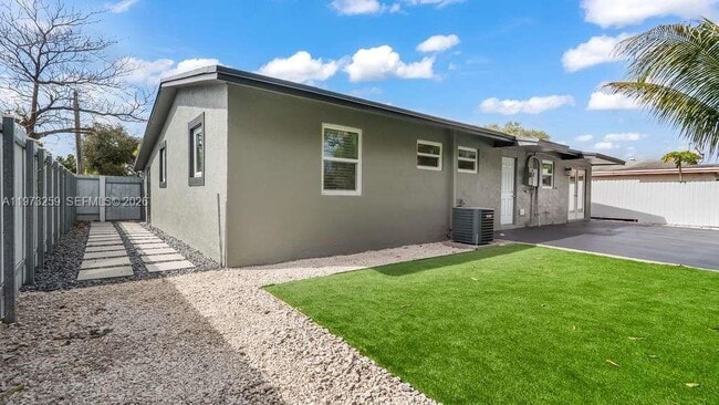 Building Photo - 630 SW 28th Dr