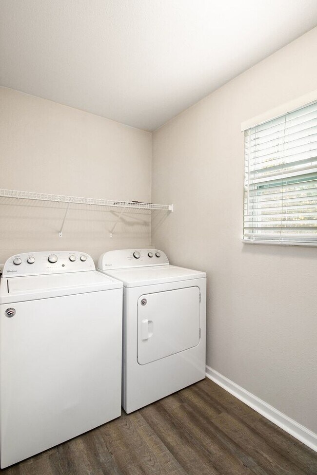 Building Photo - Newer Home near Outstanding Schools!