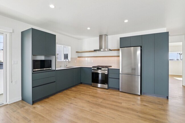 Building Photo - 1422 Tamarind Ave