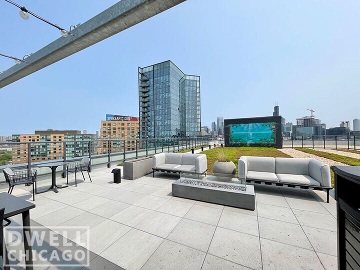 Building Photo - 710 N Aberdeen St