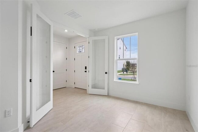 Building Photo - 15083 Grv Lk Dr