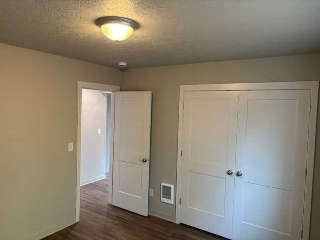 Building Photo - Charming NW Salem Home for Rent