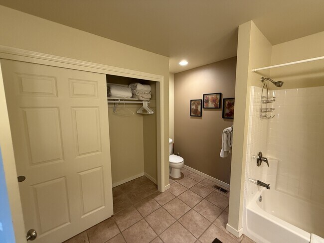 Building Photo - 165 Coral St