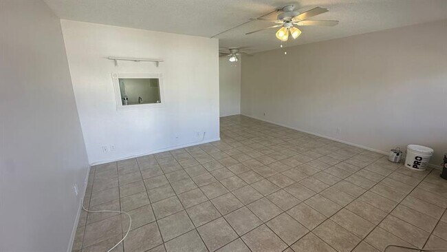 Building Photo - 625 Antioch Ave