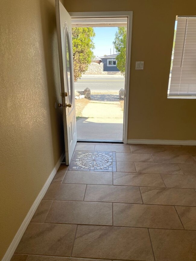 Building Photo - Charming, Newly Renovated Home in a Prime El Paso Location!