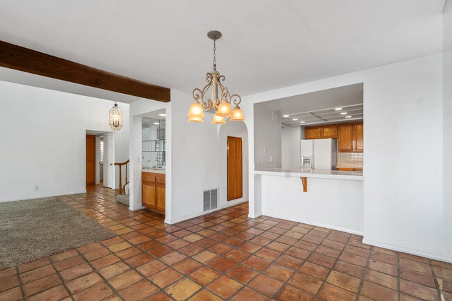 Building Photo - 73322 Shadow Mountain Dr