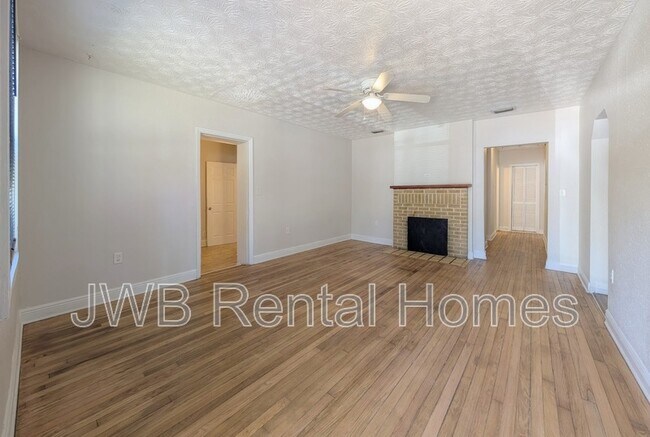 Building Photo - 44 W 55th St