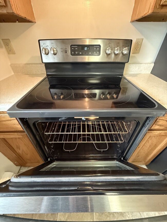 Building Photo - 826 State St