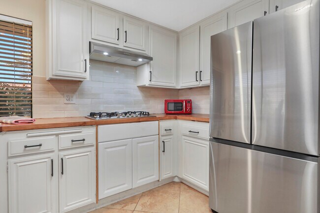 Building Photo - 44389 Cannes Ct