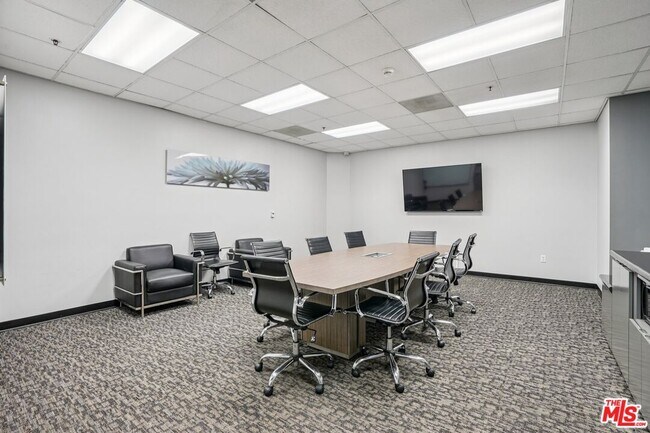 Building Photo - 1100 Wilshire Blvd