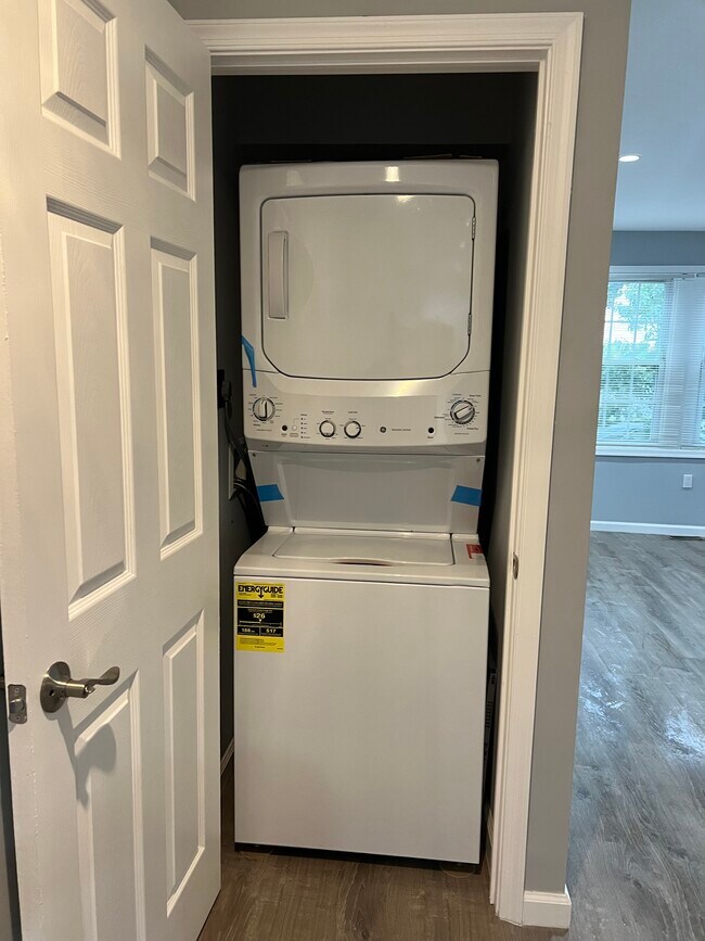 Building Photo - 208 21st St NE