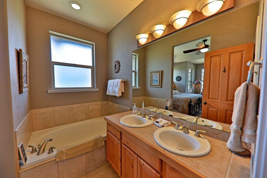 Building Photo - 709 Red Quill Wy