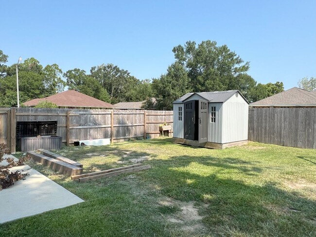 Building Photo - Woodlawn Estates