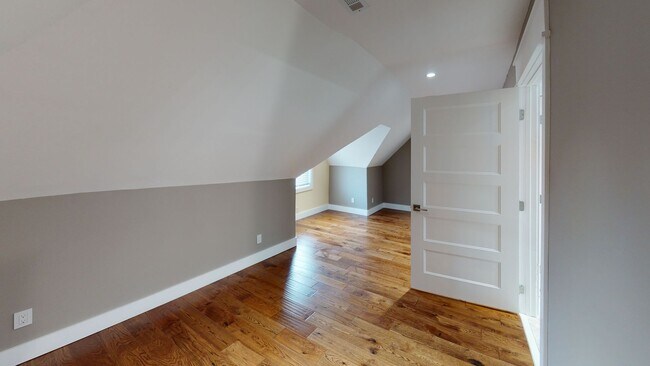 Building Photo - 215 16th St