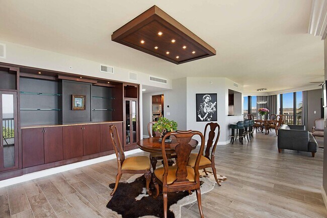 Building Photo - 2401 N Ocean Blvd