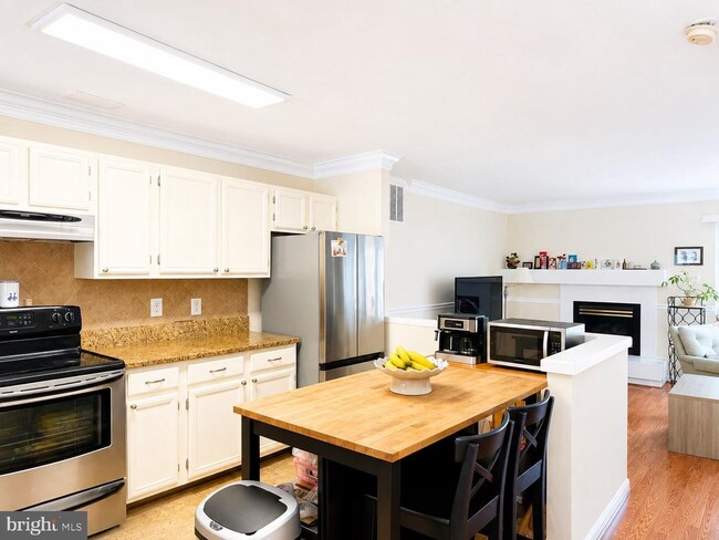 Building Photo - 5608 Gosling Ct