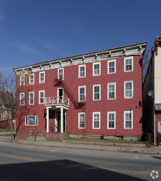 Building Photo - 3015 Main St