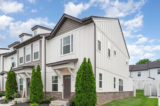 Primary Photo - 2 Bed 2.5 bath Bellevue townhome 1,152 SqFt