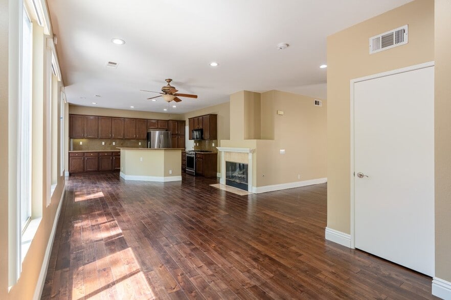 Building Photo - 8704 E Wiley Way