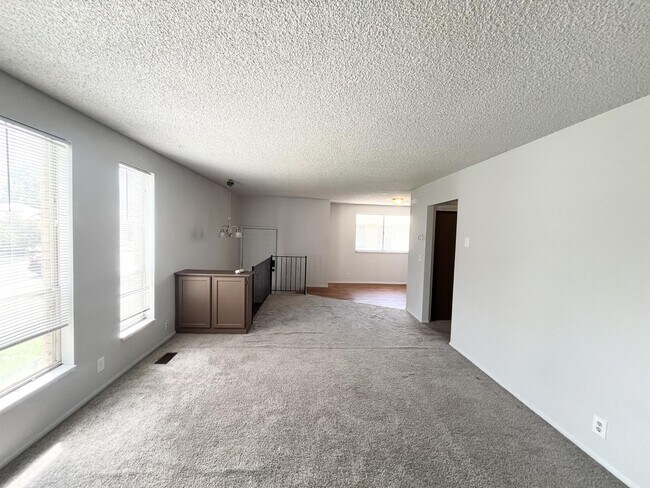 Building Photo - 1265 Crandall Ave S