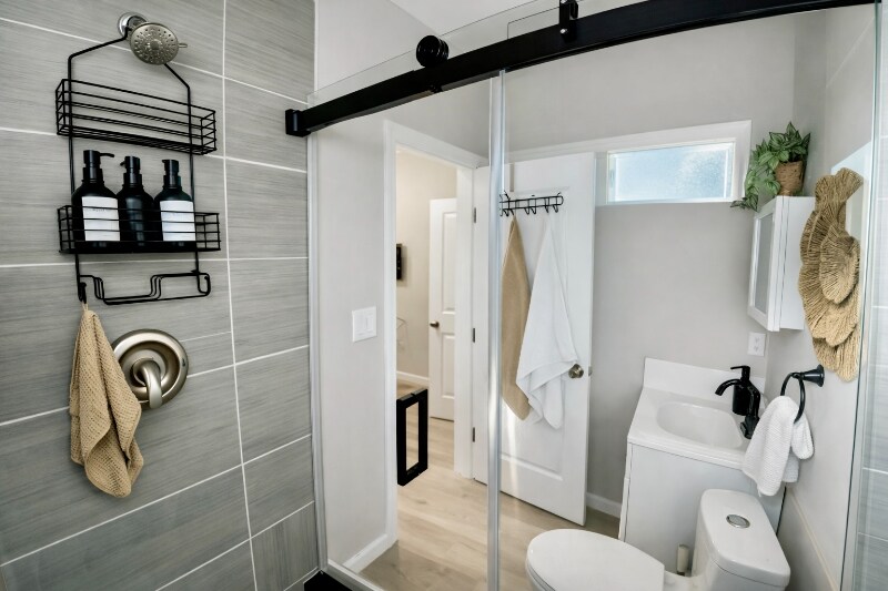 Building Photo - 148 E Rosslynn Ave