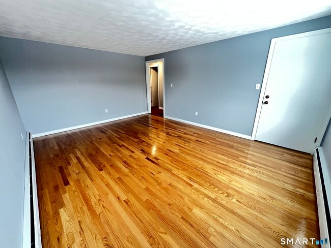 Building Photo - 41 Kim Dr