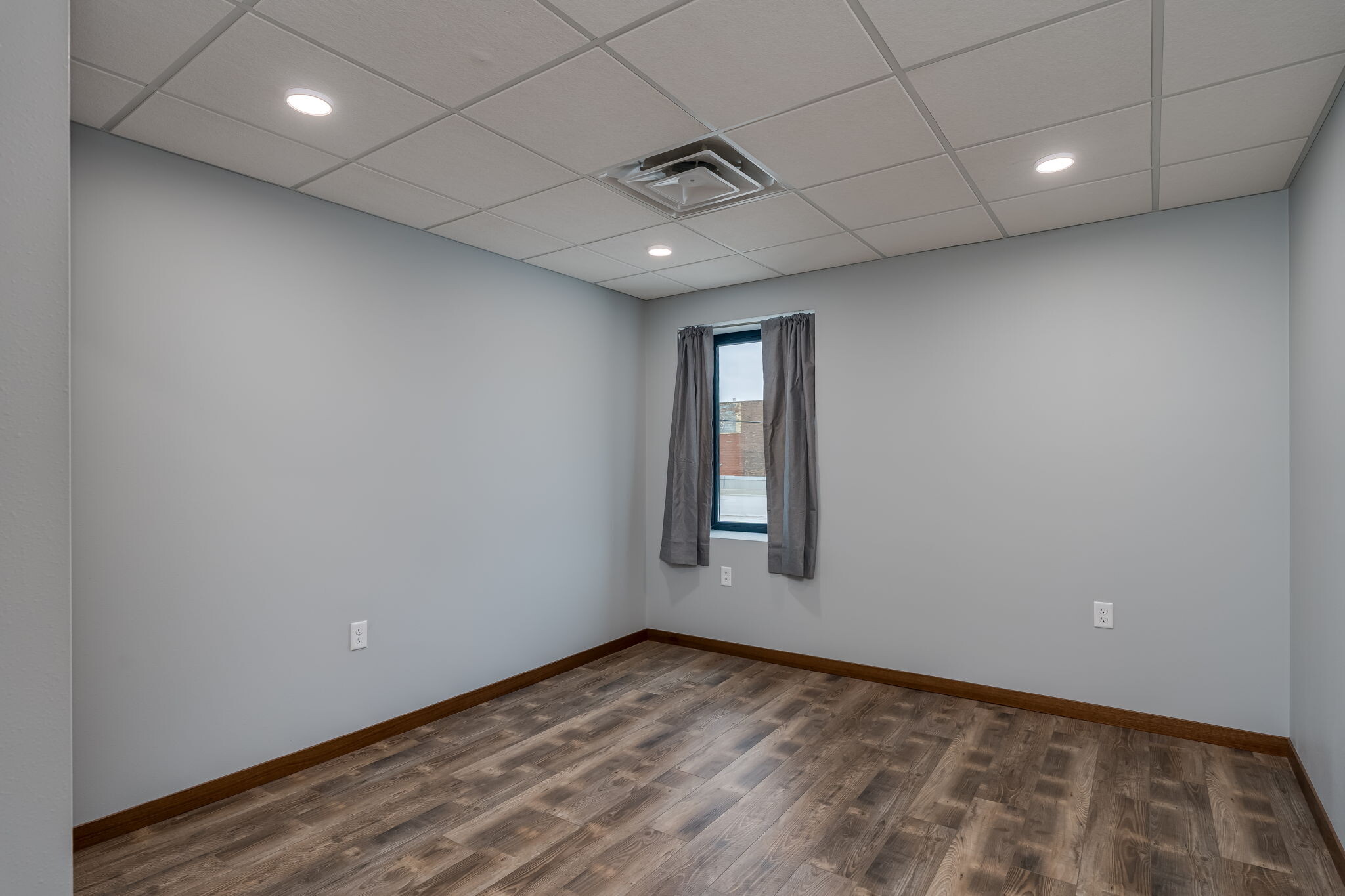 Bedroom 1 - 513 N Riverfront Dr