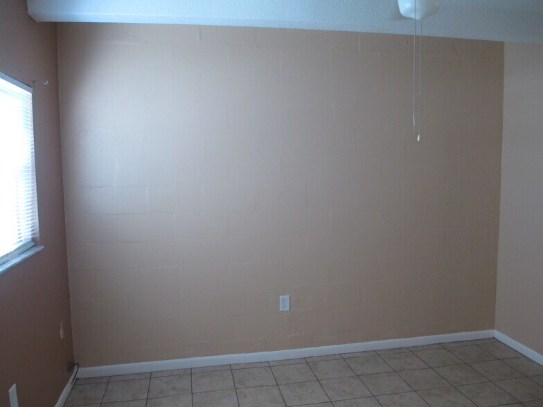 Building Photo - 1713 Dixon Blvd