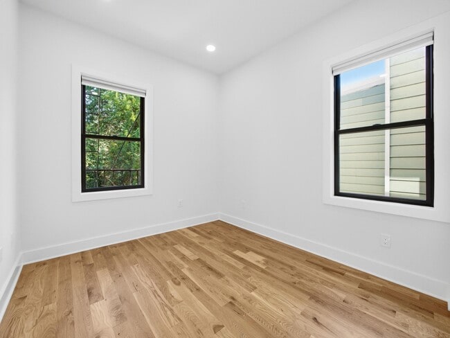 Building Photo - 858 West Side Ave