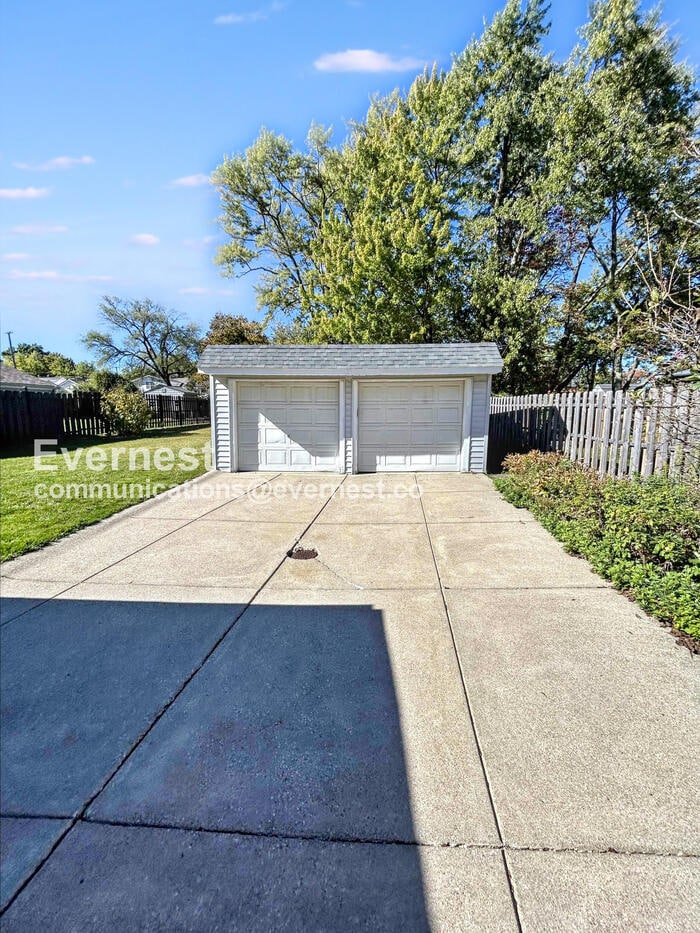 Building Photo - 1254 Elmwood Rd