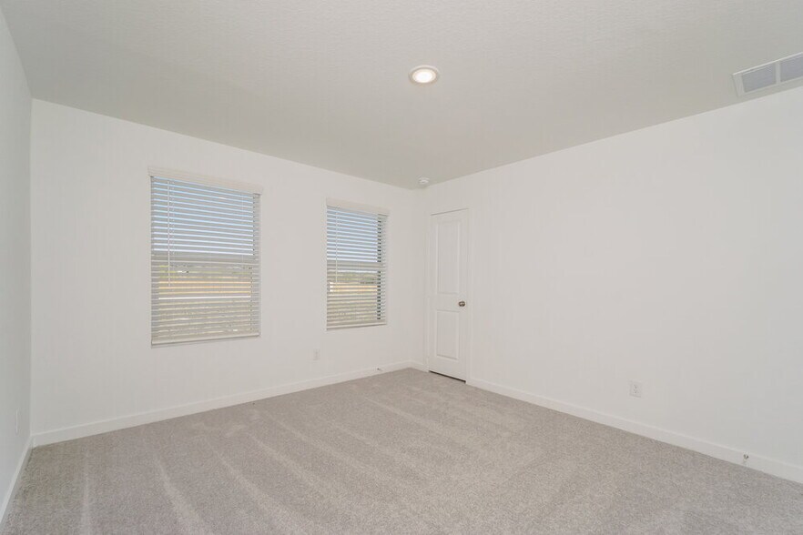 Building Photo - 15546 Crescent Pne