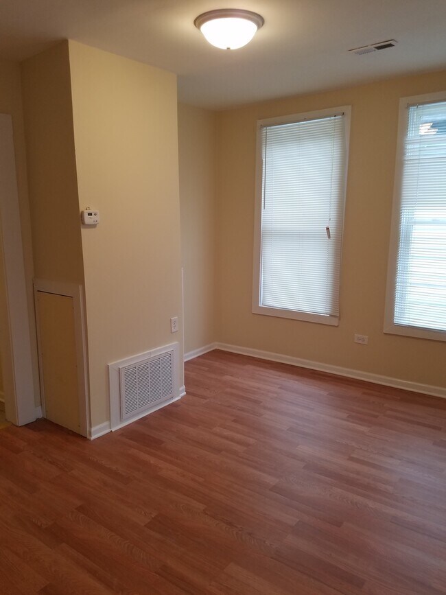 Building Photo - 3515 W McLean Ave