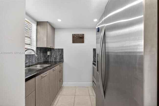 Building Photo - 8550 SW 109th Ave