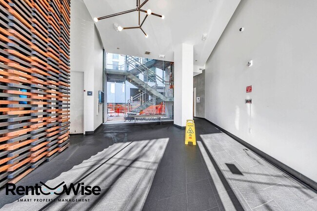 Building Photo - 450 Hayes St