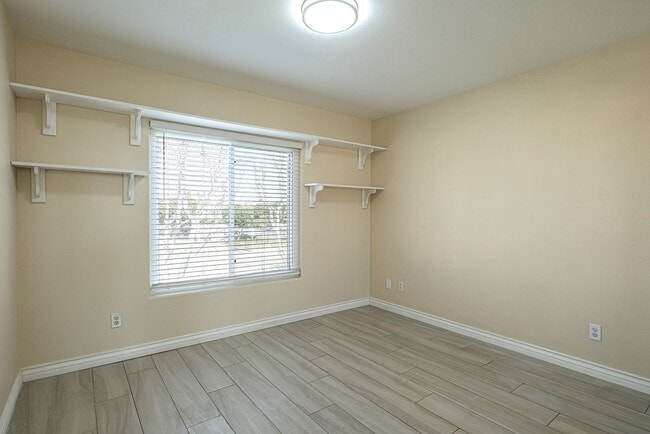 Building Photo - 3 bedrooms 2.5 bathrooms | Southwinds | Oxnard | Unfurnished