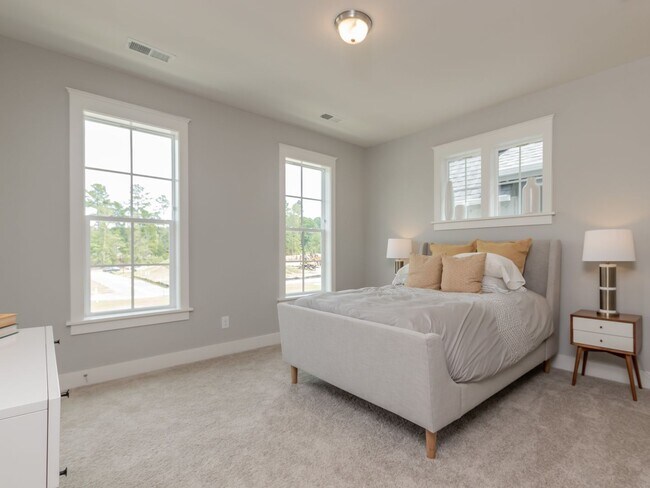 Building Photo - WOW!! One of the best Locations in one of the most desired neighborhoods