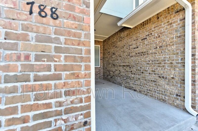 Building Photo - 788 SW 13th St