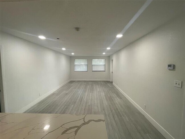 Building Photo - 8100 Geneva Ct