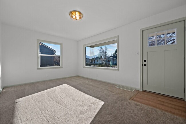 Building Photo - 840 W Montague Ave