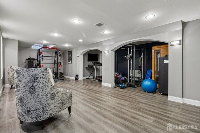 Building Photo - 16 Valley Wood Dr