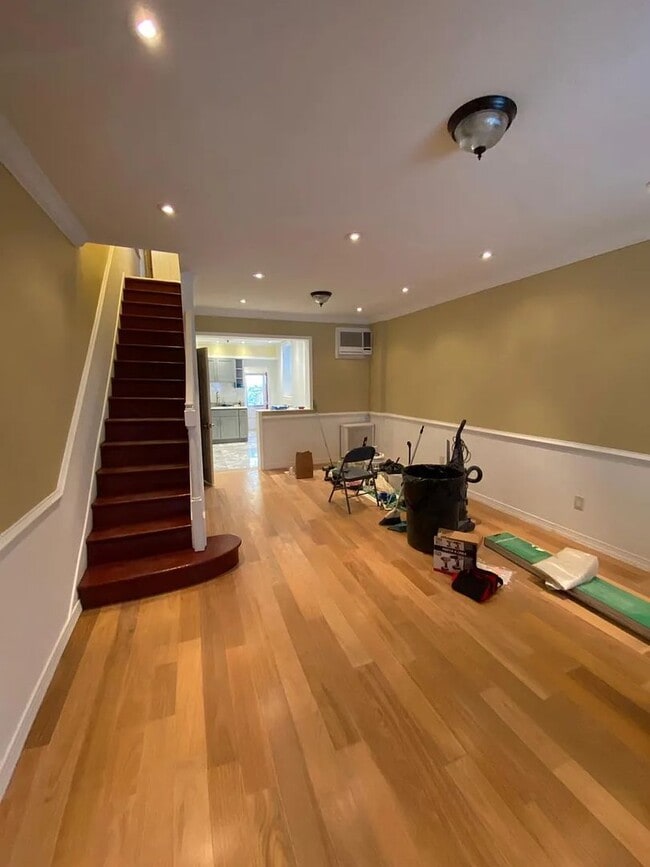 Building Photo - Recently updated 3 Beds 1.5 Bath home, loc...