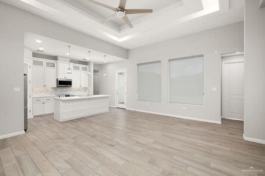 Building Photo - 20 Zinnia St