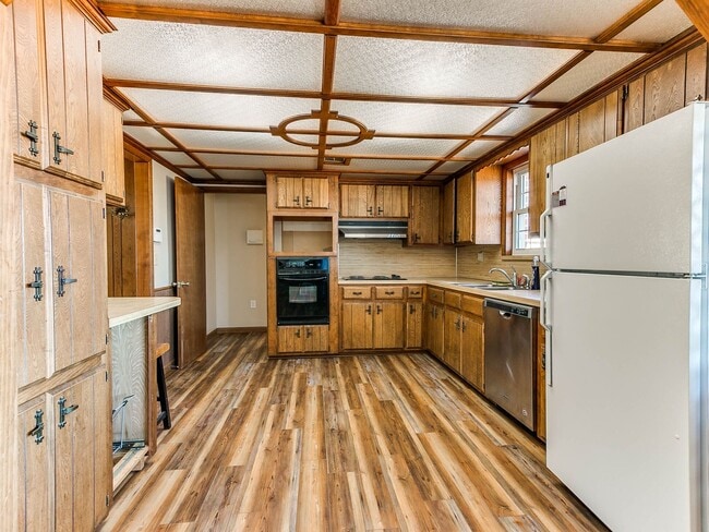 Building Photo - Beautiful 3 bed 2.5 bath home in the Country