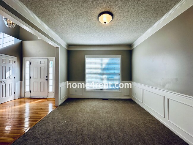 Building Photo - BRAND NEW PAINT & CARPET!! Gorgeous, Updat...